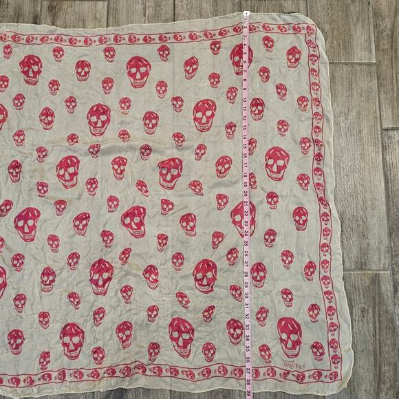 Alexander McQueen Classic Skull Foulard Womens One Size Ivory Pink Silk Scarf - Picture 3 of 12